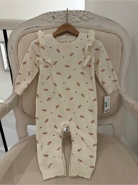 🦢 Mth Carter's Cream Floral Ruffle Footed One-Piece Baby Romper NWT